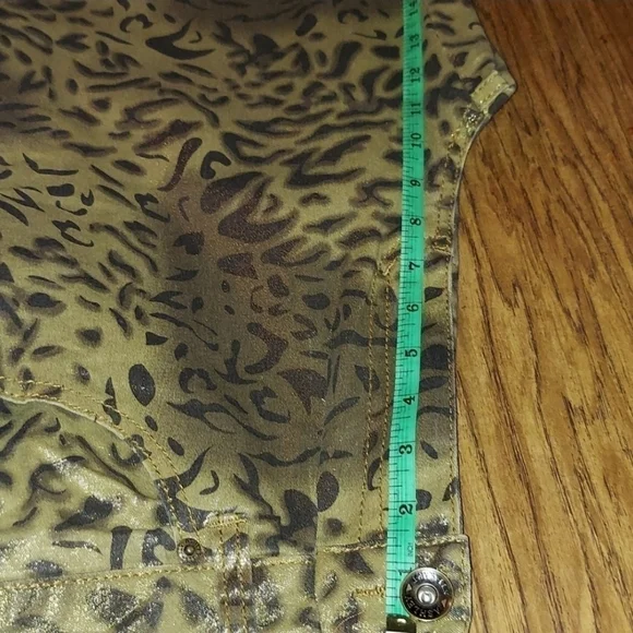 Ashley Stewart - Picture 5 of 7